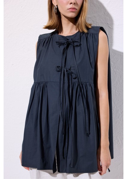 Bağcık Detaylı Yelek Lacivert fırsatları