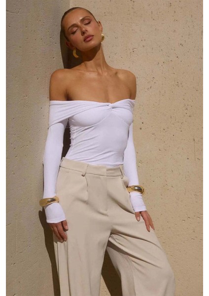 Şık Rowan Top: Off The Shoulder, Uzun Kol ve Esnek Ribana Tasarımı ile Tarzınızı Belirleyin