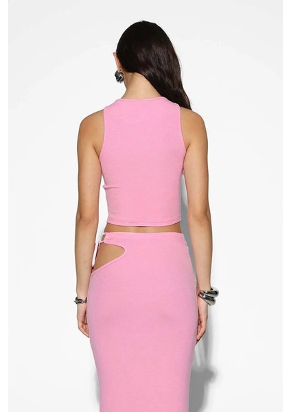 Bambi Top - Pembe Kemer Detaylı, Yüksek Yakalı ve Fit Siluete Sahip fırsatları