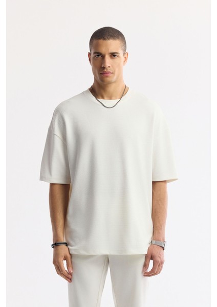 Erkek Beyaz Regular Fit Bisiklet Yaka Oversize Jakarlı T-shirt A51y1091