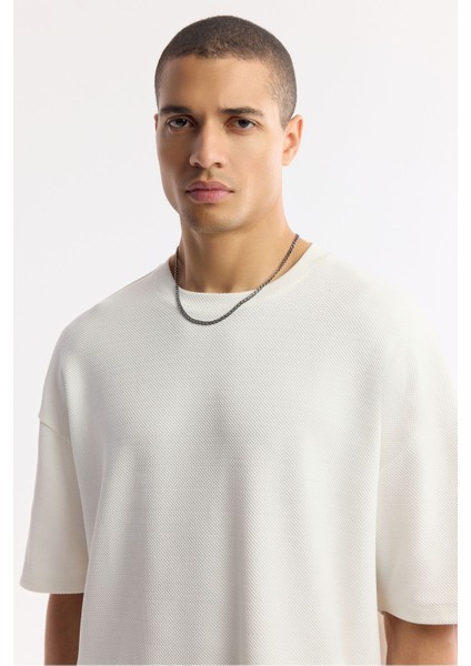 Erkek Beyaz Regular Fit Bisiklet Yaka Oversize Jakarlı T-shirt A51y1091 fiyatları