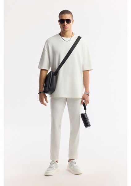 Erkek Beyaz Regular Fit Bisiklet Yaka Oversize Jakarlı T-shirt A51y1091