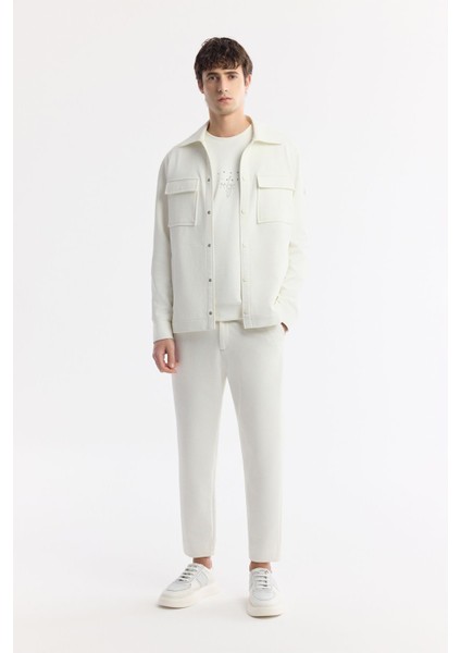 Erkek Beyaz Comfort Fit Klasik Yaka Çift Cep Kapaklı Jersey Gömlek Ceket A51y2048