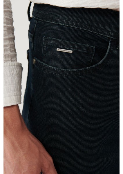 Erkek Lacivert Eskitme Yıkamalı Jean Pantolon A41Y3510