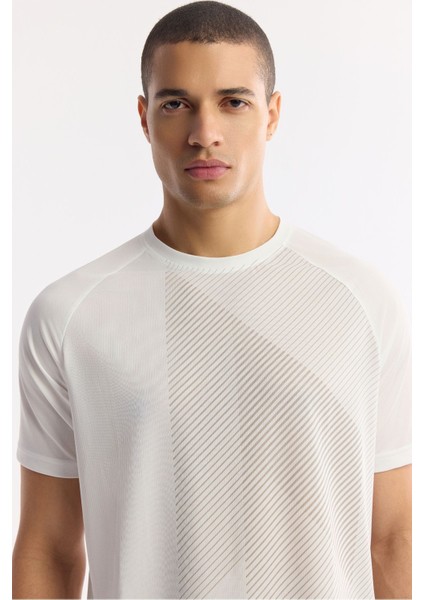 Erkek Beyaz Regular Fit Bisiklet Yaka Geometrik Desenli Teknik Kumaş Detaylı T-shirt A51y1151 fiyatları