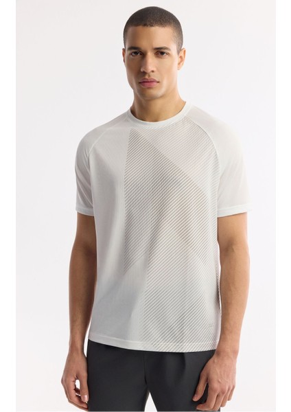 Erkek Beyaz Regular Fit Bisiklet Yaka Geometrik Desenli Teknik Kumaş Detaylı T-shirt A51y1151