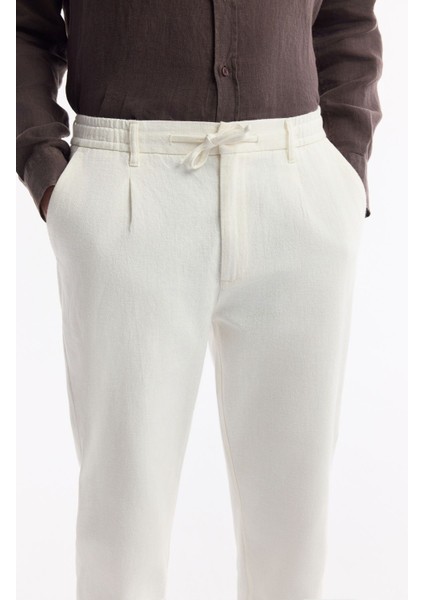 Erkek Kırık Beyaz Relaxed Fit Beli Bağcıklı Keten Karışımlı Chino Pantolon B003036