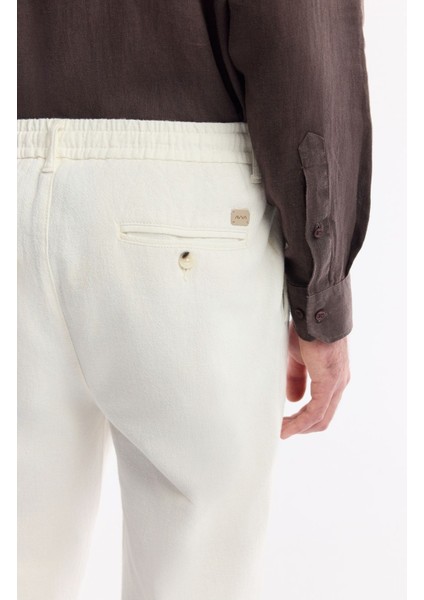Erkek Kırık Beyaz Relaxed Fit Beli Bağcıklı Keten Karışımlı Chino Pantolon B003036