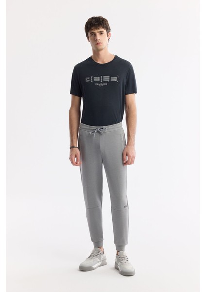 Erkek Gri Beli Lastikli Bağcıklı Yandan Cepli Flexi Baskı Detaylı Parçalı Soft Touch Jogger A51Y3402