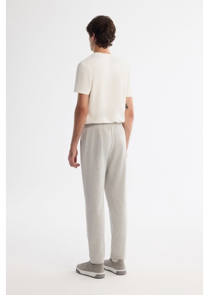 Erkek Gri Relaxed Fit Yanı Lastikli Balıksırtı Örme Bağcıklı Pantolon A42Y3016