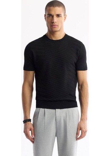 Erkek Siyah Regular Fit Bisiklet Yaka Önü Jakar Detaylı Rayon Triko T-shirt A51Y5004