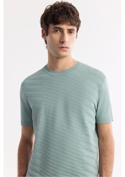 Erkek Nil Yeşili Regular Fit Bisiklet Yaka Önü Jakar Detaylı Rayon Triko T-shirt A51Y5004