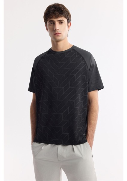 Erkek Siyah Regular Fit Bisiklet Yaka Geometrik Desenli Bloklu Teknik Kumaş Detaylı T-shirt A51Y1160