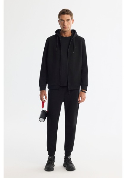 Erkek Siyah Regular Fit Kapüşonlu İnterlok Kumaş Fermuarlı Sweatshirt B001102