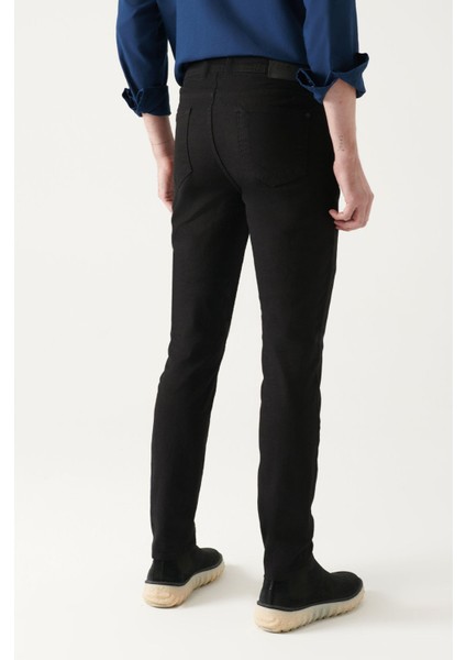 Erkek Siyah Slim Fit Eskitme Yıkamalı Esnek Jean Pantolon B003502