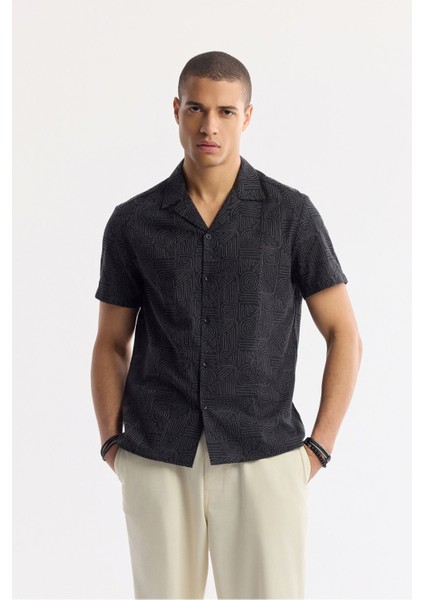 Erkek Siyah Apaj Yaka Desenli %100 Pamuk Kısa Kol Comfort Fit Gömlek A51Y2095