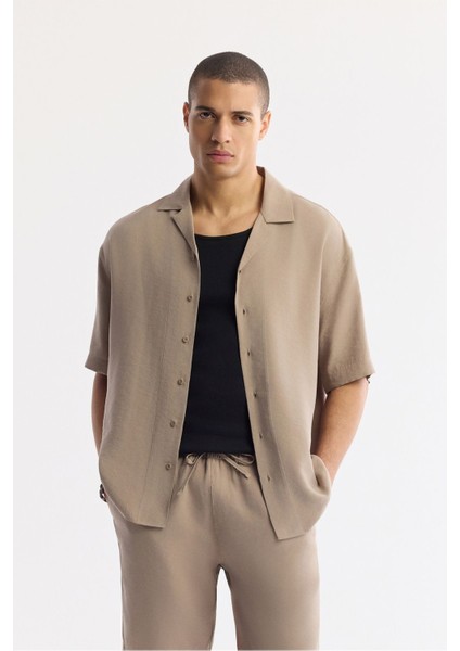 Erkek Bej Oversize Fit Apaj Yaka Modal Karışımlı Kısa Kol Gömlek A51y2006