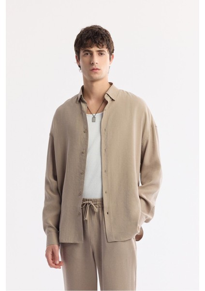 Erkek Bej Oversize Alttan Britli Yaka Modal Karışımlı Rahat Kesim Gömlek A51y2168