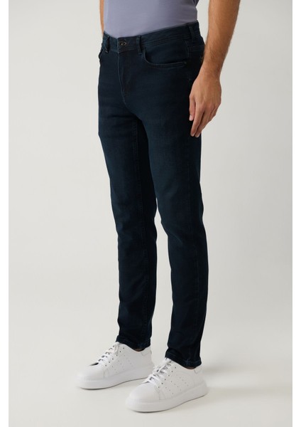 Erkek Koyu Lacivert Slim Fit Eskitme Yıkamalı Esnek Jean Pantolon B003525