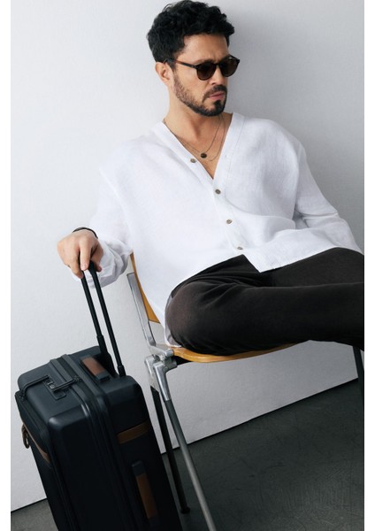 Erkek Beyaz Comfort Fit V Yaka %100 Keten Uzun Kol Gömlek A51y2105