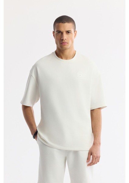 Erkek Ekru Bisiklet Yaka Oversize Aplike Baskı Detaylı 2'İplik T-Shirt A51Y1082