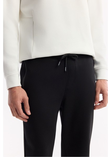 Erkek Siyah Regular Fit Esnek İnterlok Kumaş Lastikli Paça Eşofman Altı B003400