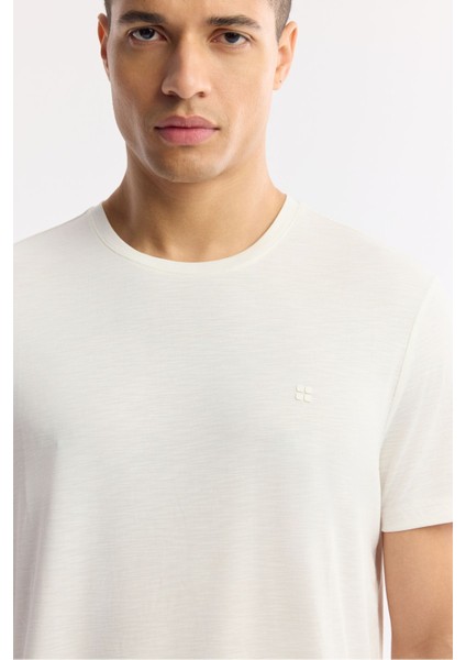 Erkek Beyaz Regular Fit Soft Touch Bisiklet Yaka T-Shirt B001031