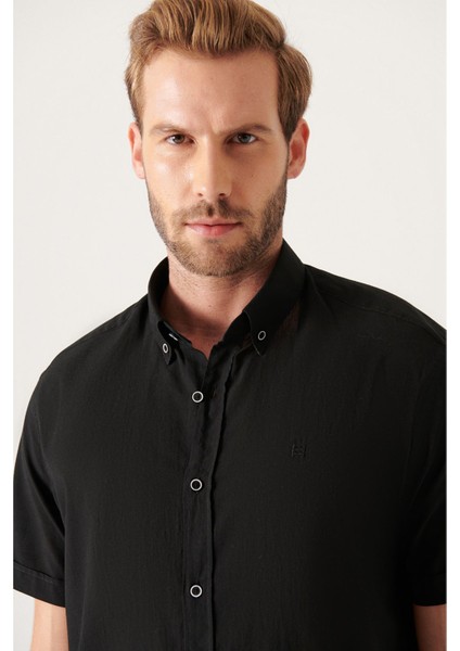 Erkek Siyah Düğmeli Yaka Pamuk İnce Kısa Kol Regular Fit Gömlek E002210 fiyatları