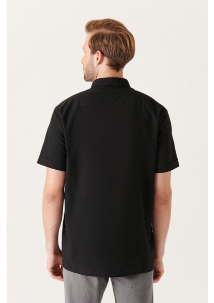 Erkek Siyah Düğmeli Yaka Pamuk İnce Kısa Kol Regular Fit Gömlek E002210 fırsatları