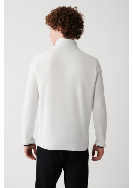 Erkek Beyaz Soğuğa Dayanıklı Yarım Fermuarlı Dik Yaka Polar Sweatshirt E001068 modelleri