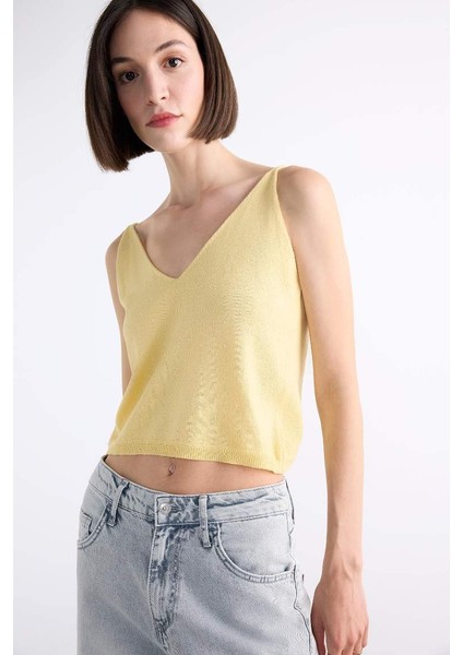 Yeni Sezon V Yaka Crop Askılı Bluz