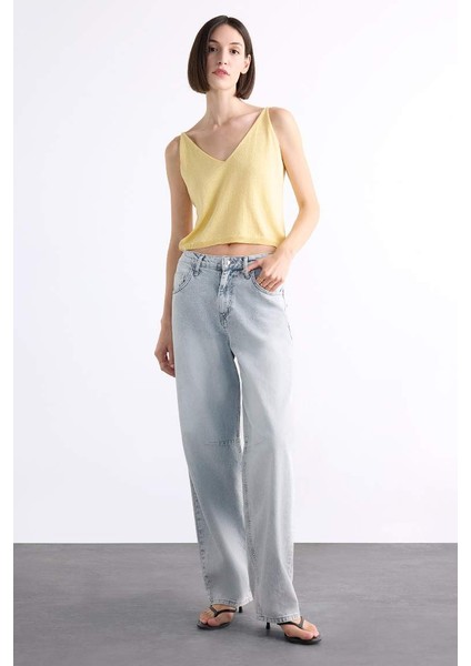 Yeni Sezon V Yaka Crop Askılı Bluz