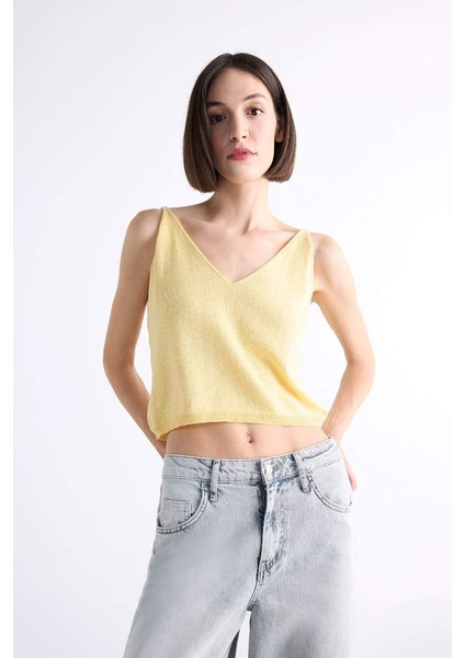 Yeni Sezon V Yaka Crop Askılı Bluz