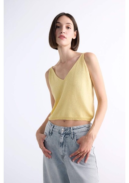 Yeni Sezon V Yaka Crop Askılı Bluz