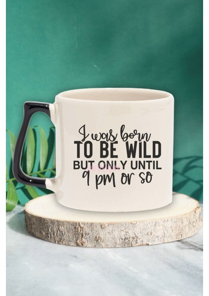 "born To Be Wild But Only Until 9 Pm" Komik Arkadaşa Doğum Günü Hediye Siyah Kulplu Kupa Bardak