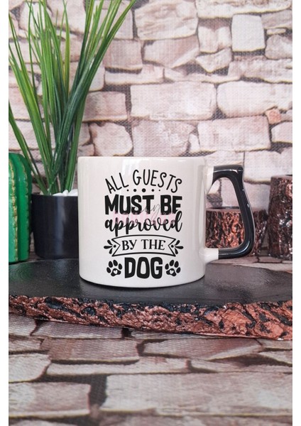 All Guests Must Be Approved By The Dog Yazılı Köpek Sahibi Hediyelik Kulplu Kupa Bardak