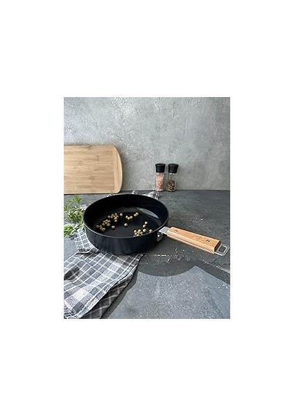 Bien Black Indüksiyonlu 24 cm Wok Tava Akasya Ağacı Saplı