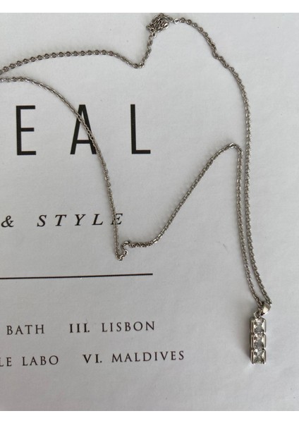 Xuping Dikey Üç Taşlı Minimal Silver Kolye