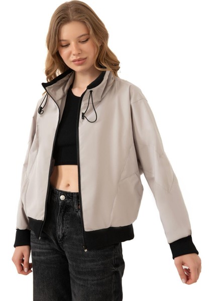 Kadın Dik Yaka Su ve Rüzgar Geçirmez Oversize Crop Mevsimlik Yağmurluk Rüzgarlık modelleri