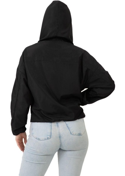 Spor Kadın Su Yeşili Kapüşonlu Su ve Rüzgar Geçirmez Oversize Yağmurluk - Rüzgarlık