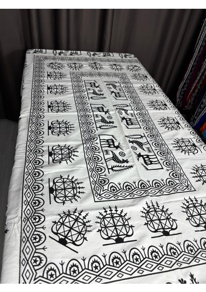 Hitit Desenli Kolay Temizlenen Dikdörtgen Masa Örtüsü – Etnik Şık Sofra Örtüsü