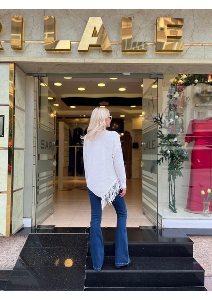 Etek Ucu Püskül Detaylı Triko