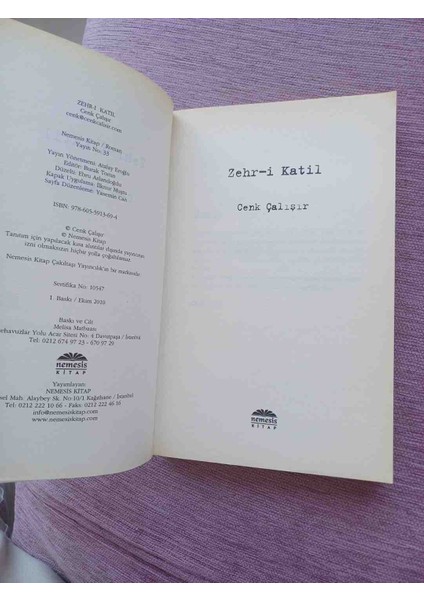Cenk Çalışır'ın Zehr-I Katil Adlı Romanı, Suç ve Gizem Dolu, Insan Duyguları ve Karanlık Sırları Işleyen Bir Eserdir. ️‍♂️2 El Cok Temiz Kondisyonda 2010 Basimi 260 Sayfadir