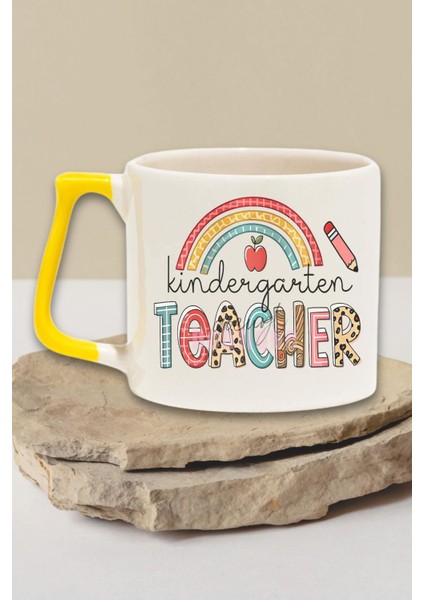 Kindergarten Teacher Temalı Anaokulu Öğretmeni Hediyelik Kulplu Kupa Bardak