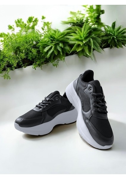 Premium Kalın Tabanlı Ortopedik Siyah-Beyaz Kadın Günlük Spor Ayakkabı fırsatları