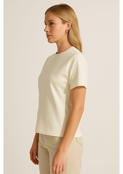 Kadın Oversize Basic Kısa Kollu Bisiklet Yaka Krem Tshirt