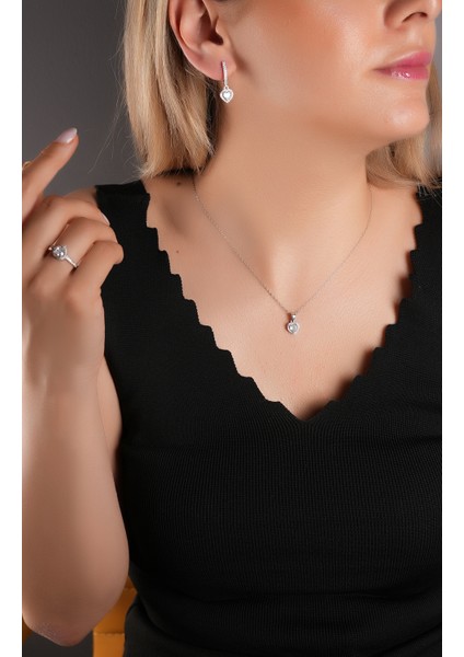 925 Ayar Gümüş , Kalp Beyaz Taşlı Şık Tasarımlı Kolye, Küpe ve Yüzük Seti