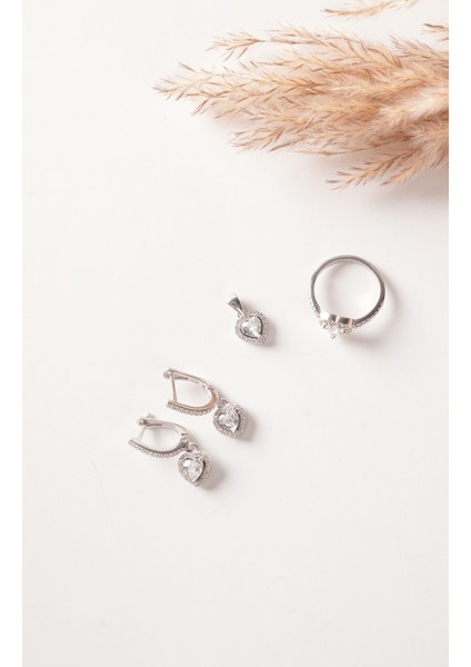 925 Ayar Gümüş , Kalp Beyaz Taşlı Şık Tasarımlı Kolye, Küpe ve Yüzük Seti fiyatları