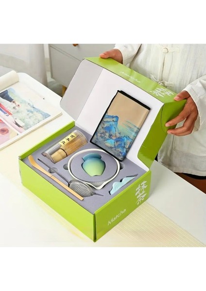 Matcha Seti, Seramik Kase ve Bambu Süpürge ile Japon Çay Seremonisi