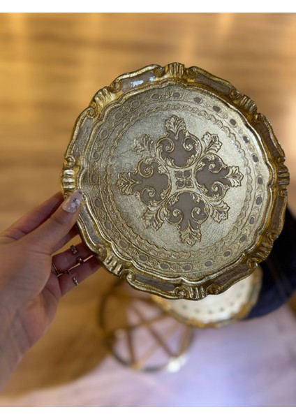 Esterhomedecor Tek Kişilik Yuvarlak Orijinal Italyan Gül Ağacı Sunum Tepsisi Krem 30CM